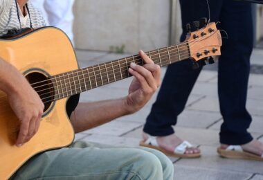 Cần gia sư dạy đàn Guitar tại quận 4